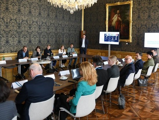 Gruppenbild der ersten ExpertInnenplattform 2023.